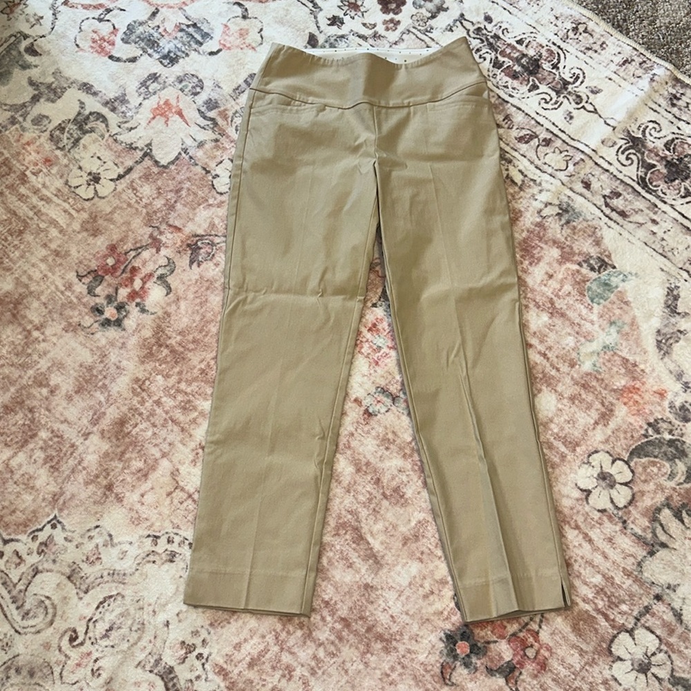 Swing Control womens size 8 khaki capri pants, 74% raylon, 22% nylon, 4% spandex